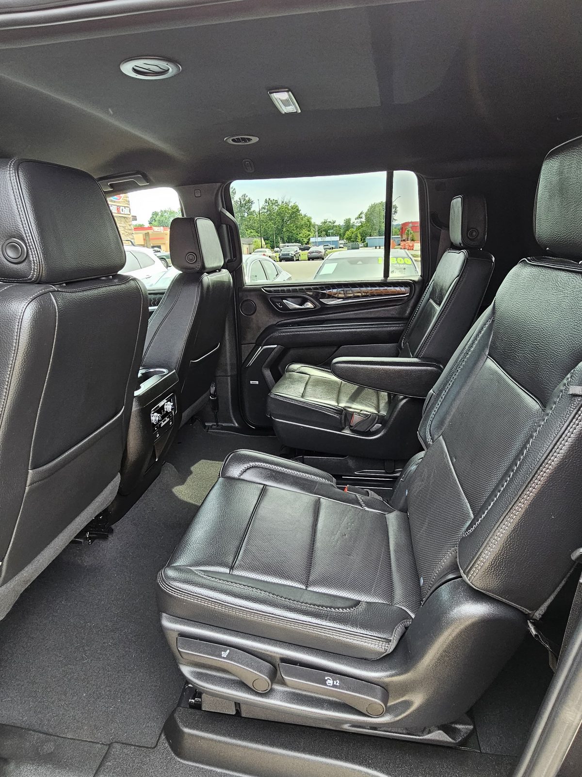 2023 GMC Yukon XL Denali 4x4 – 10